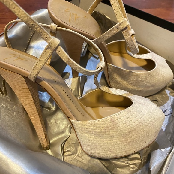 Giuseppe Zanotti beige lizard platform peep toe - Picture 5 of 5